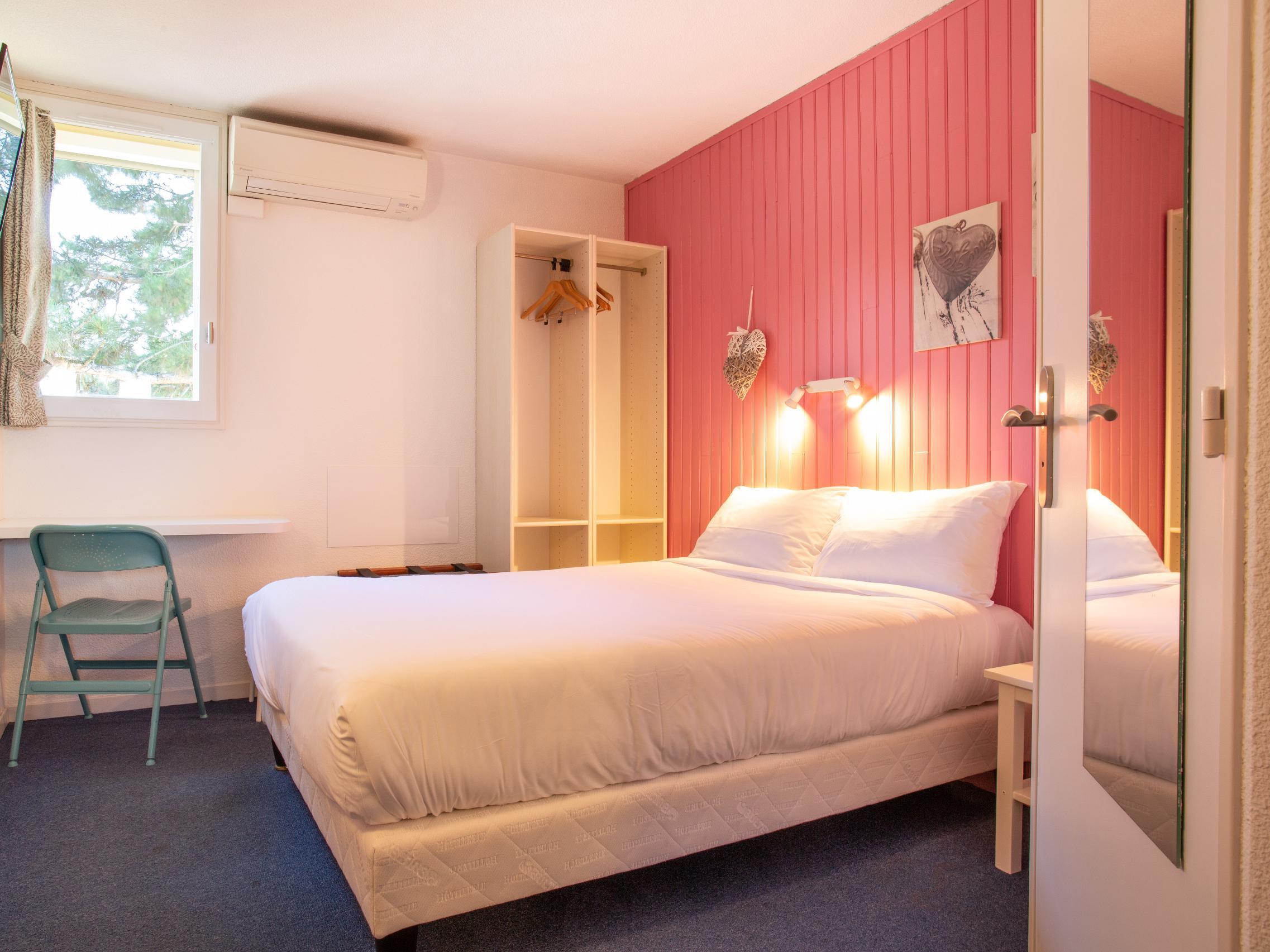 Logis Hotel- Hotel Restaurant Le Rialto ル・セケストル エクステリア 写真